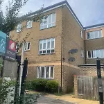 London One Bedroom Apartment In A Gated Community