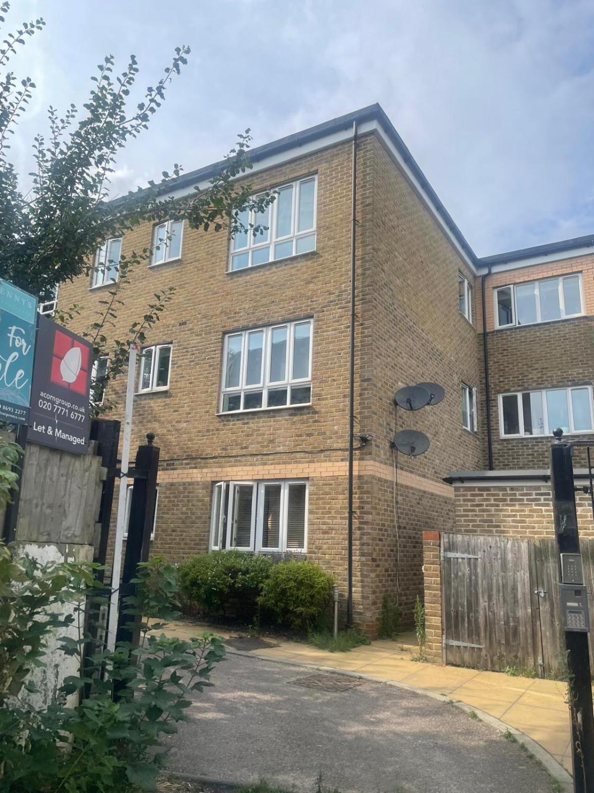 One Bedroom In A Gated Community *